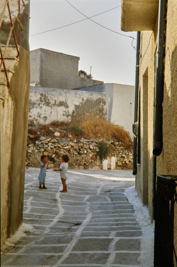 Naxos - Bimbi Che Giocano Per Strada