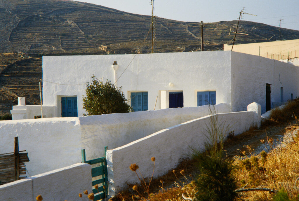 Siros - Recinzione Di Muro Bianco Di Campagna