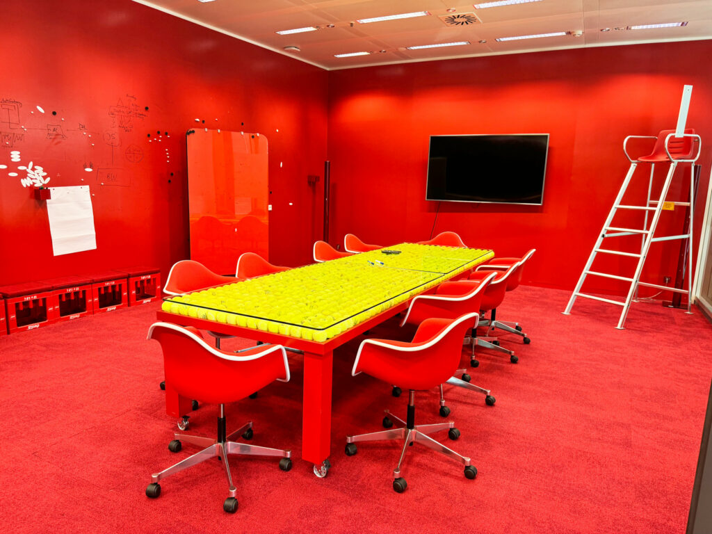 sala rossa, dedicata al tennis